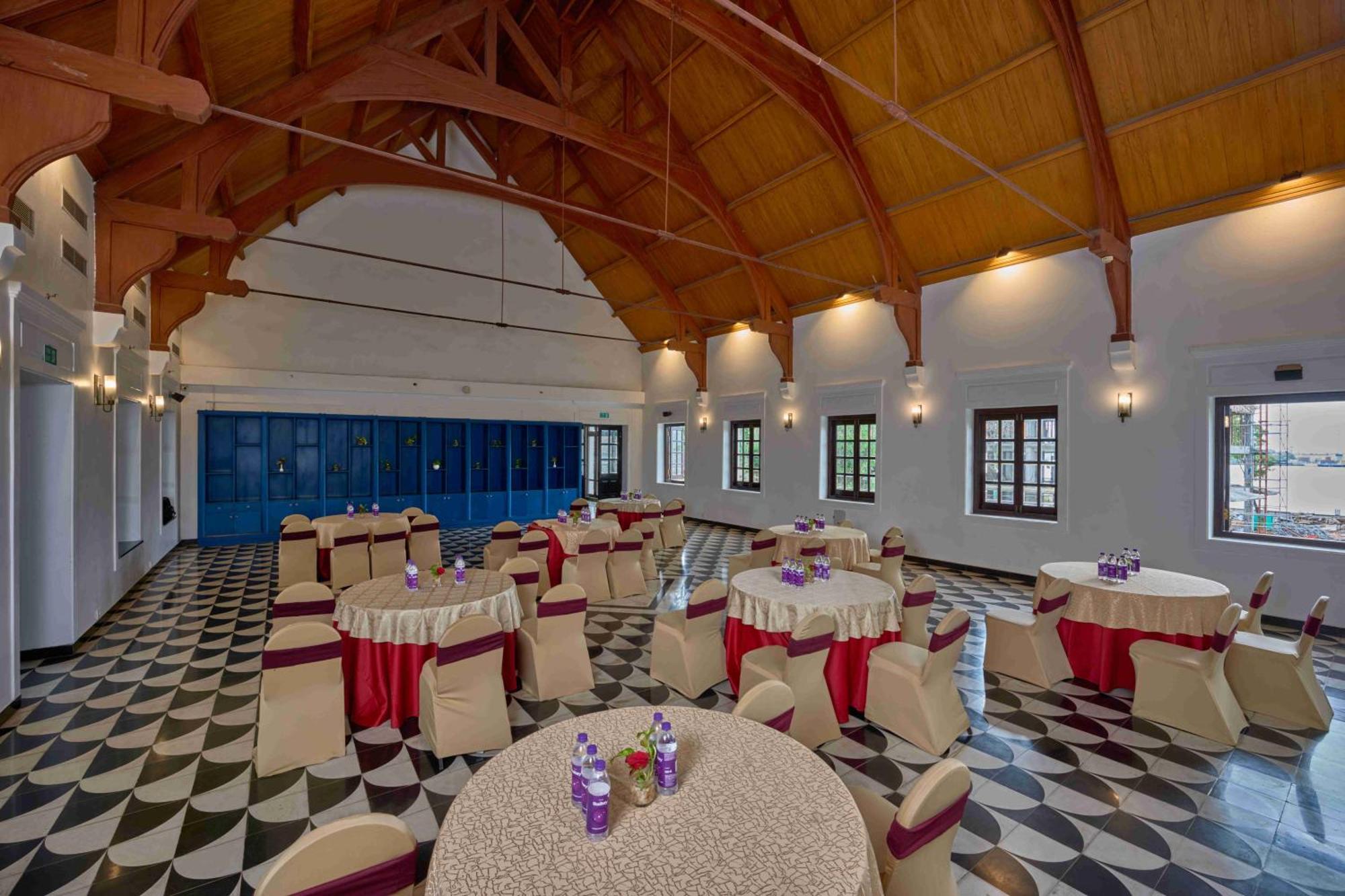 Hotel The Old Court House By Abad