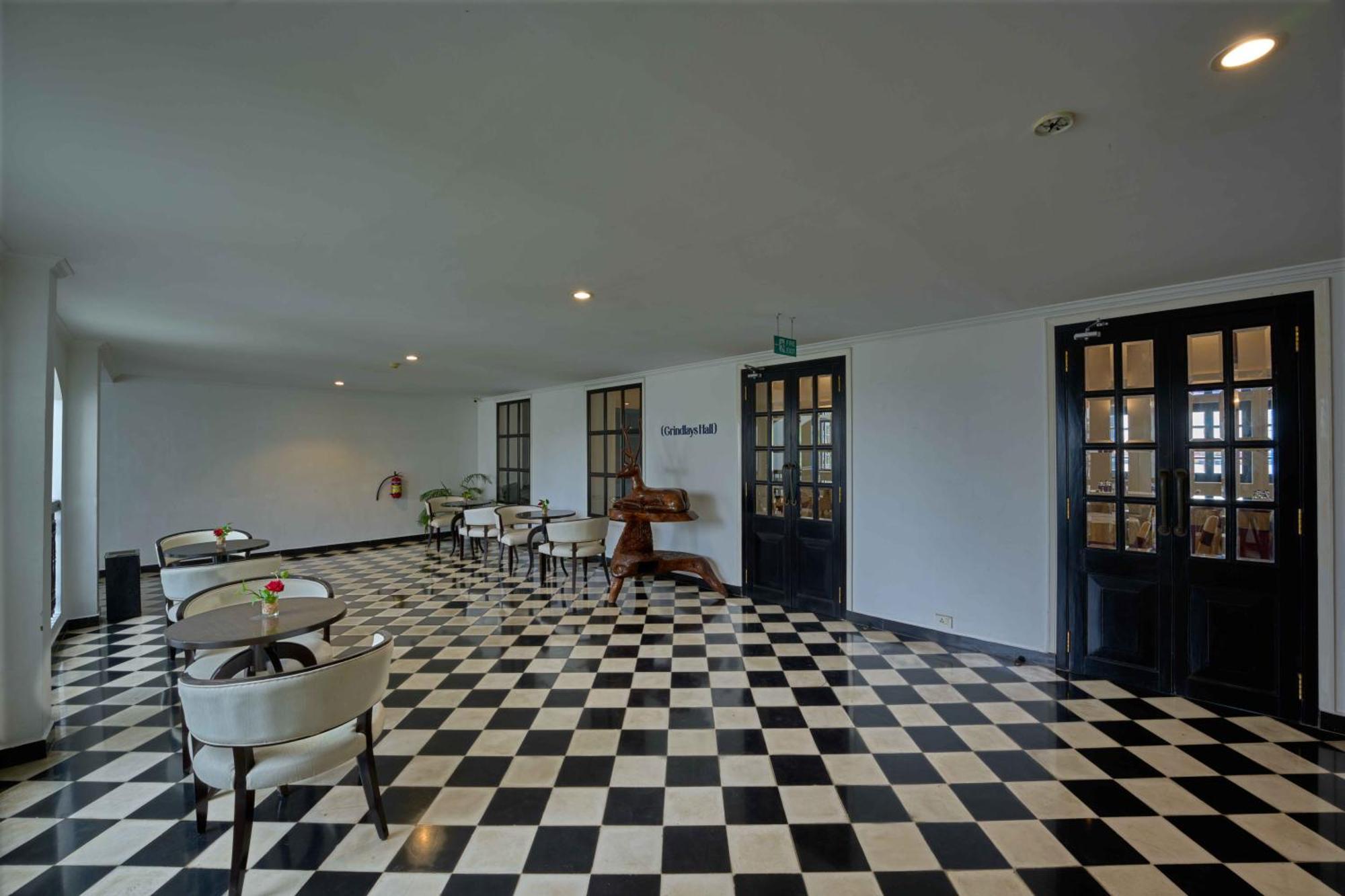 The Old Court House By Abad 4*